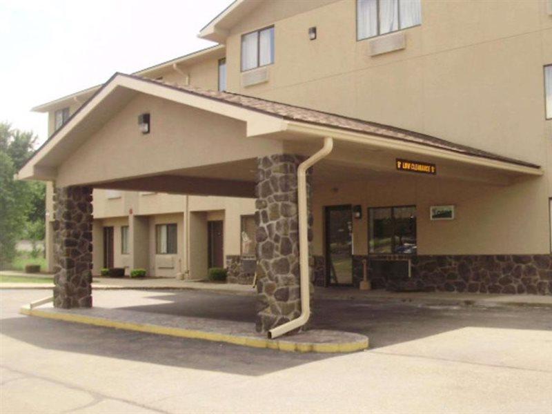 Quality Inn & Suites Warren Bagian luar foto
